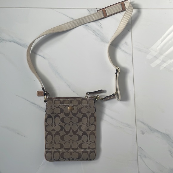 Coach cross body bag - Picture 2 of 6
